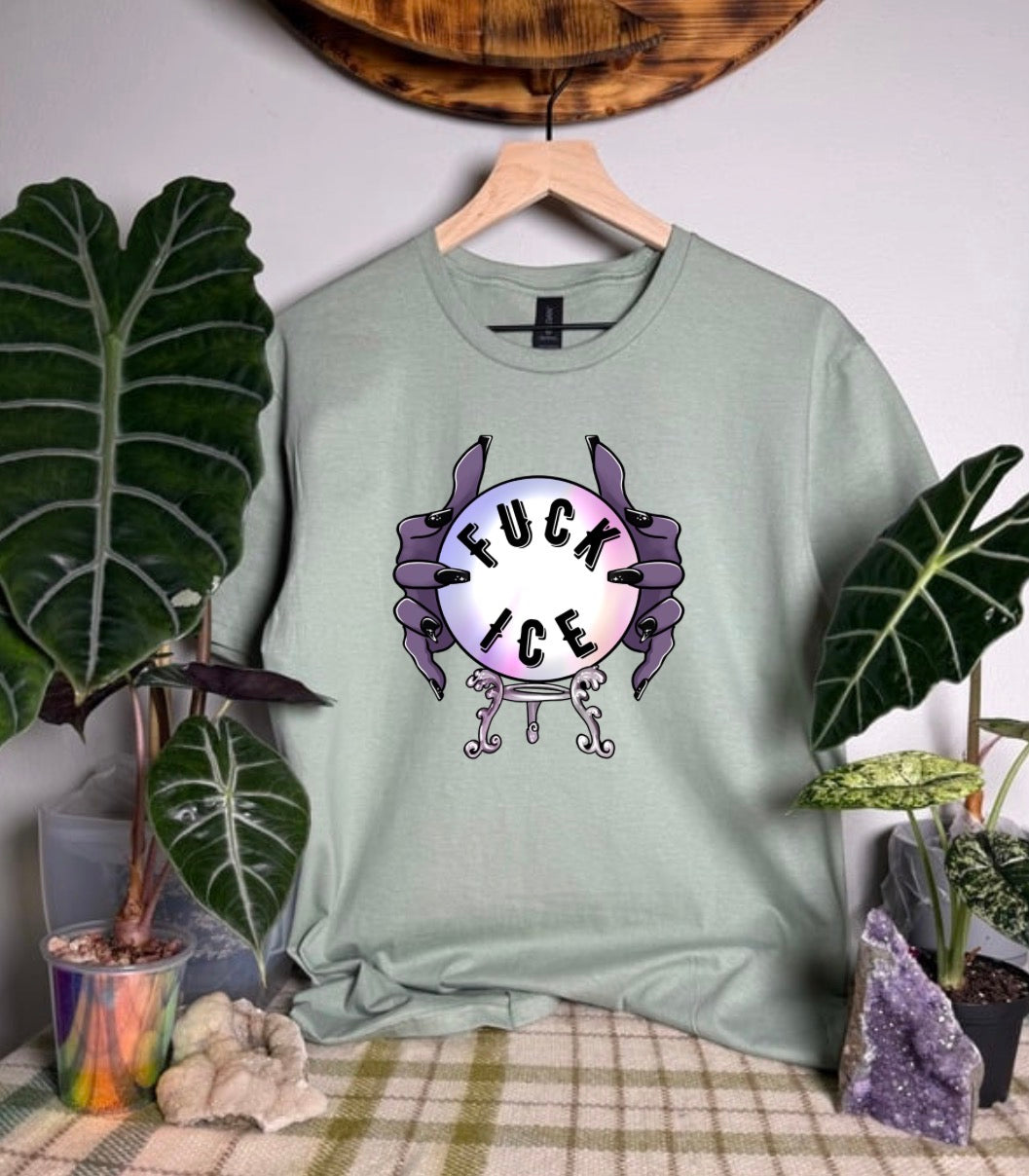 F 🧊 Gildan Tops