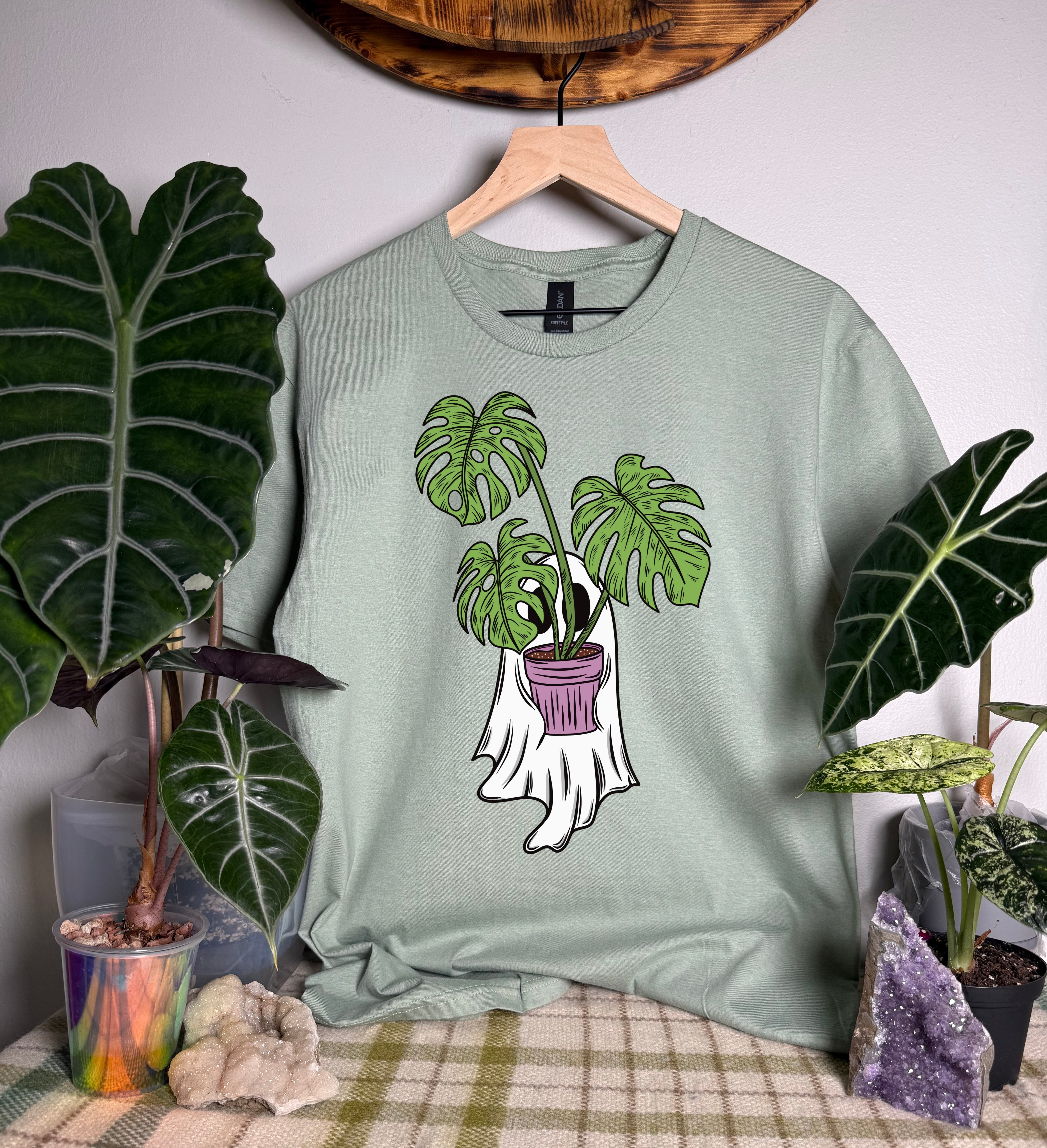 Monstera Ghostie Gildan Tops
