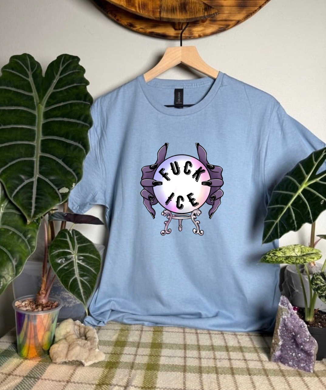 F 🧊 Gildan Tops
