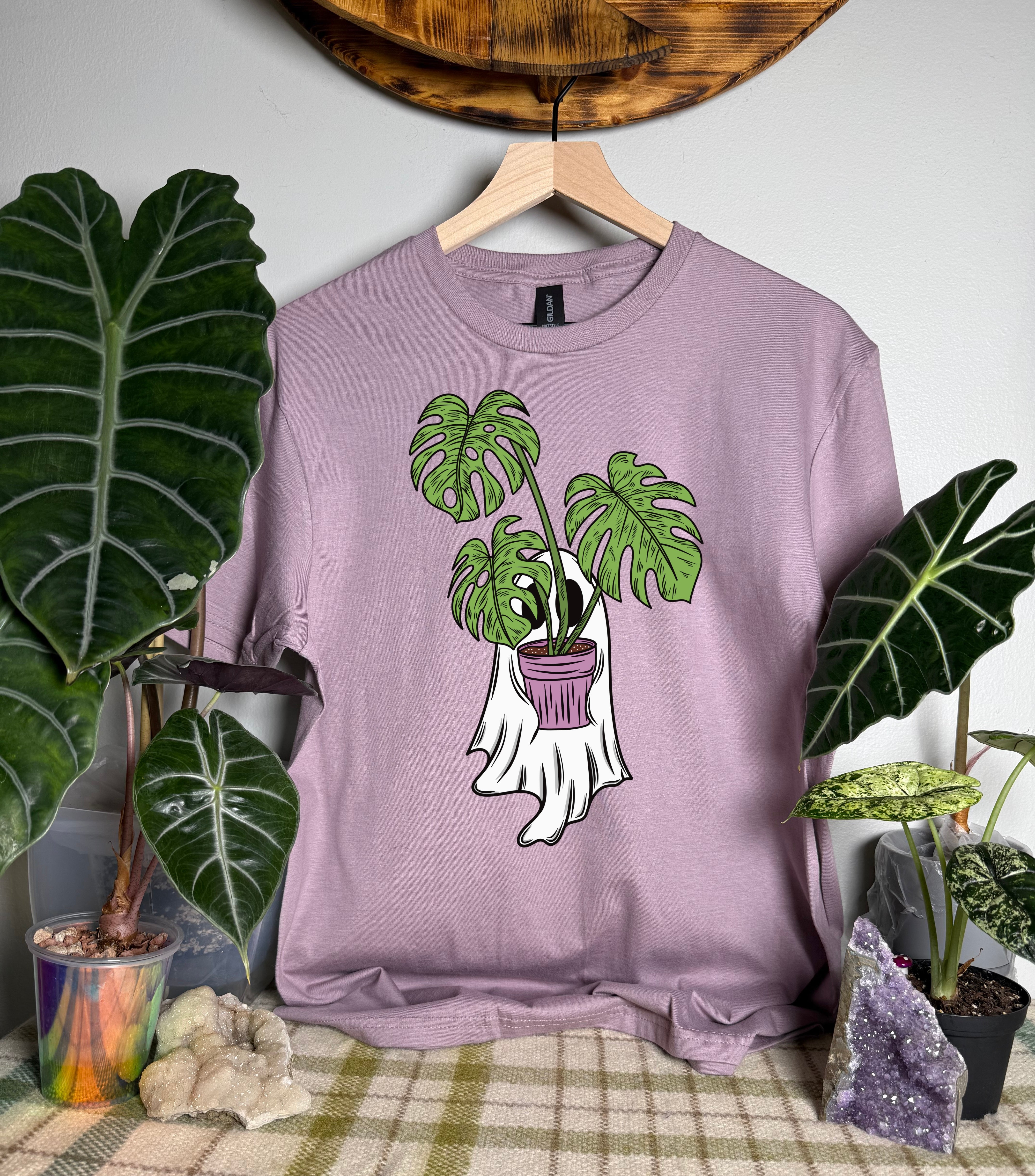 Monstera Ghostie Gildan Tops