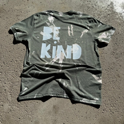Bleach Dyed Be Kind Size L