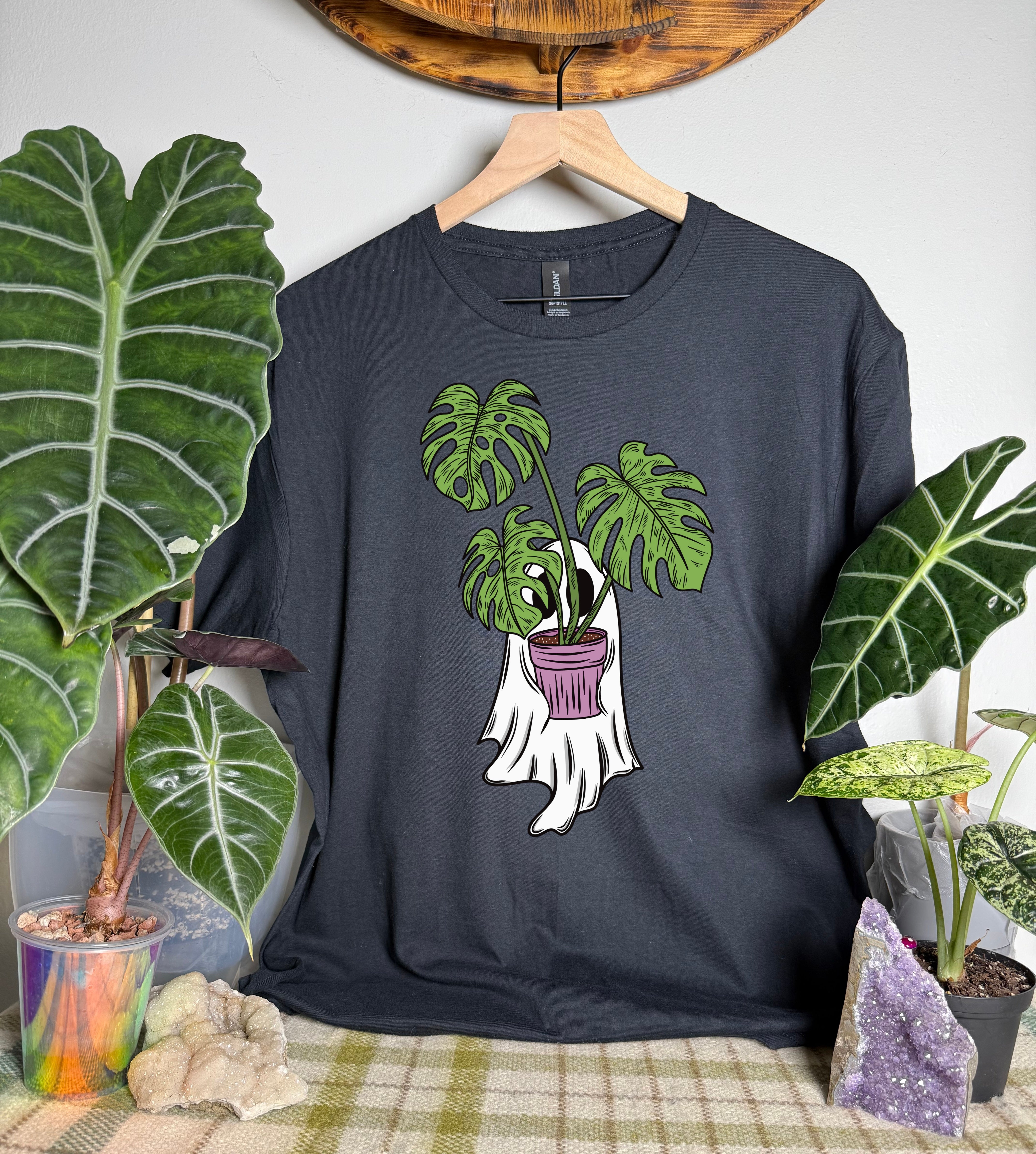 Monstera Ghostie Gildan Tops