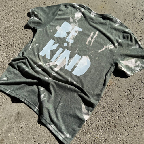 Bleach Dyed Be Kind Size L