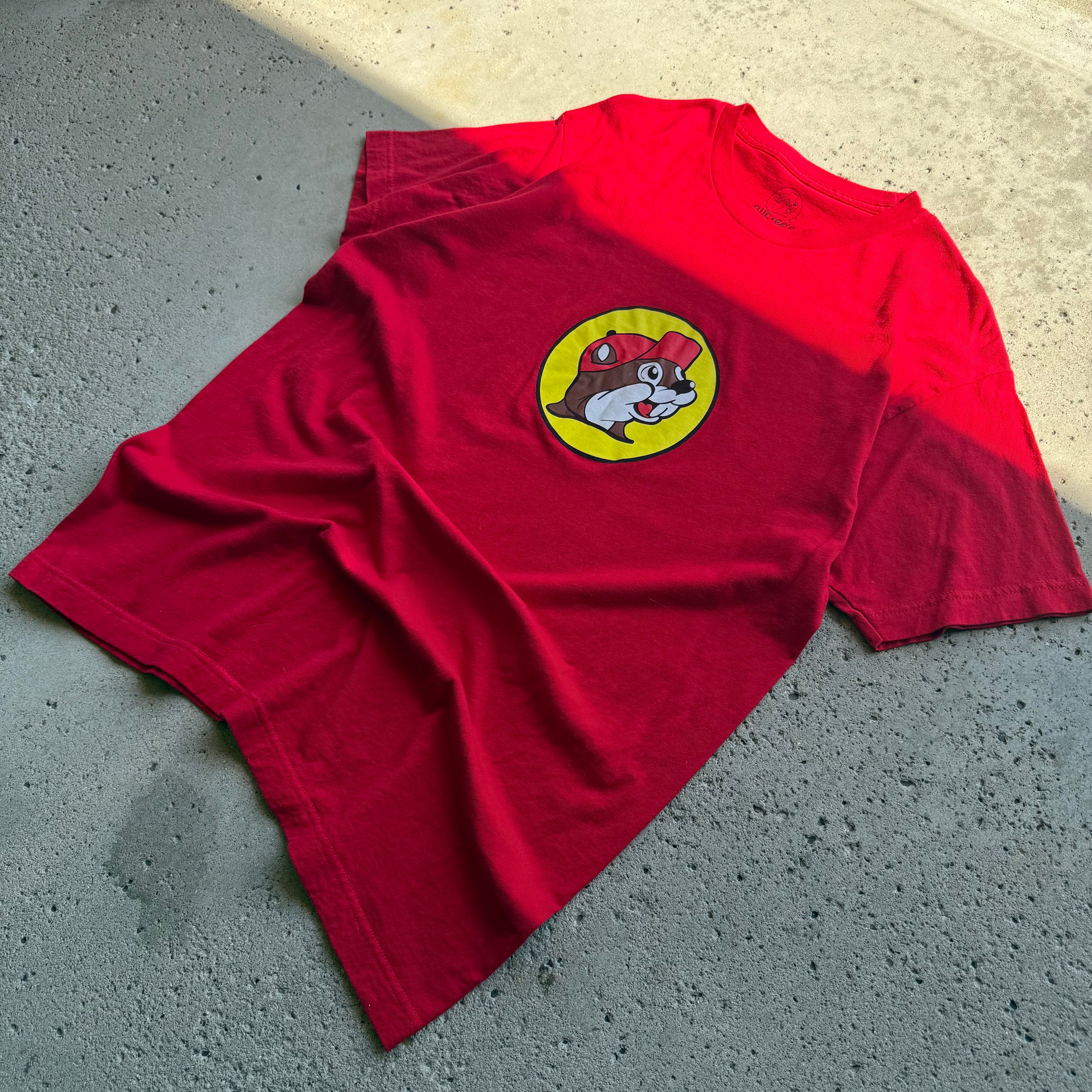 Bucees Tee Size L